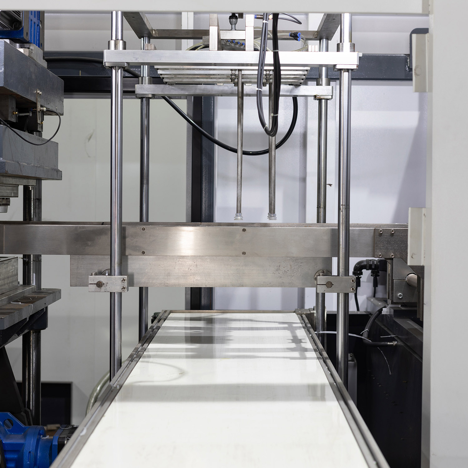 M&aacute;quina autom&aacute;tica de termoformagem de pl&aacute;stico com press&atilde;o positiva e negativa
