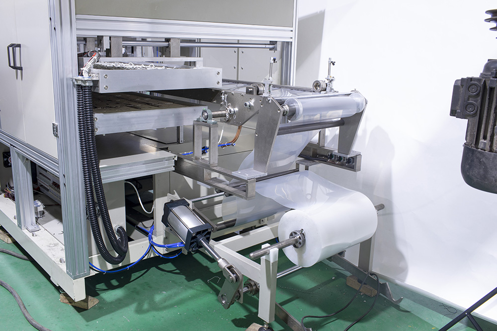 Machine de formage automatique de plaques de repas pour plateaux &agrave; œufs PP/PS/PET/PVC/PLA